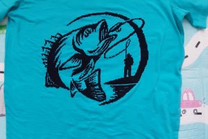 Ручная вышивка на футболке, подарок рыбаку - Описание