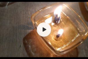 "Золото, плавящееся" свеча с естественными блестками - Описание