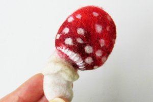 Валяна брошка мухомор - Опис