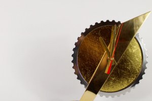 НАСТІЛЬНИЙ ГОДИННИК PRIDE&JOY З МОРЕНОГО ДУБА 11CL - Опис