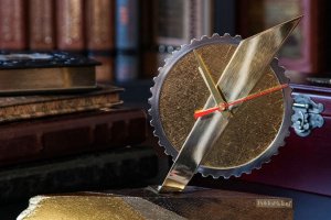НАСТІЛЬНИЙ ГОДИННИК PRIDE&JOY З МОРЕНОГО ДУБА 11CL - Опис