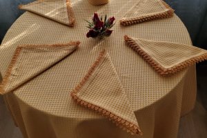 Скатерть с салфетками кружевные, жёлтого цвета - Описание
