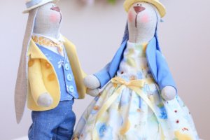 Закохані Зайці «Ми з України» - Опис