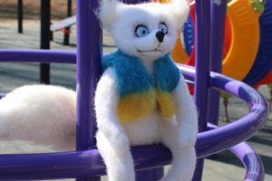 Лис снежный перемоги игрушка валяная из шерсти войлочная