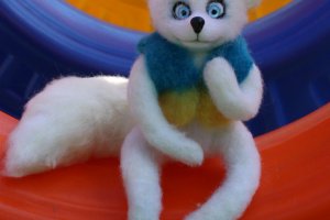 Лис сніговий перемоги іграшка валяна з вовни повстяна - Опис