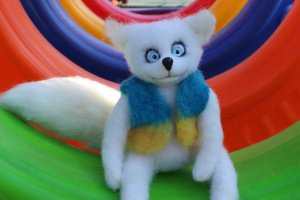 Лис сніговий перемоги іграшка валяна з вовни повстяна - Опис