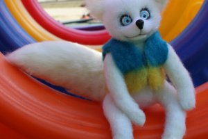 Лис сніговий перемоги іграшка валяна з вовни повстяна - Опис