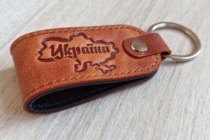Сувенір брелок для ключів Україна карта шкіра чоловічий - Опис