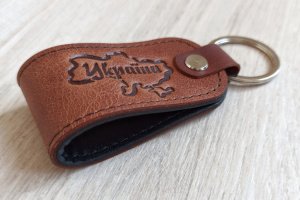 Сувенір брелок для ключів Україна карта шкіра подарунок - Опис