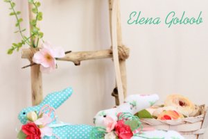Кролики великодні ( бірюзовий в горошок і білий з квітами) - Опис