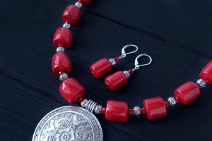 Колье из натуральных кораллов и серьги - ДРУГИЕ РАБОТЫ
