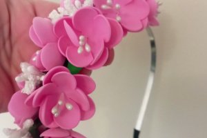 Обідок обруч із рожевими квітами - Опис