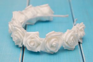 Обруч ободок з білими трояндами  - Опис