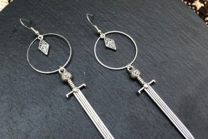 Сережки-підвіски з мечами та кільцями - Опис