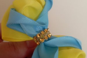 Жолто-голубые бантики на резиночках - Описание