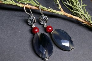 Серебряные серьги с агатом и кораллом