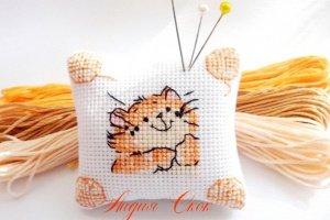 Подушечка-игольница "Рыжик" - Описание