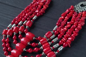 Ожерелье из натуральных кораллов пятирядное