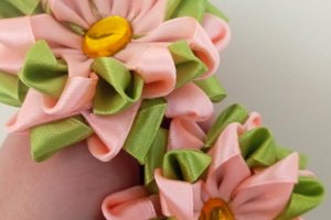 Ошатні об'ємні бантики на резиночках - Опис