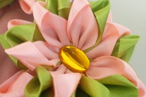 Ошатні об'ємні бантики на резиночках - Опис