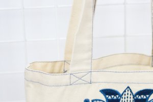 Шопер из саржи и вышивкой 71110 - Описание