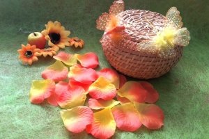 Декоративні пелюстки жовто-оранжеві