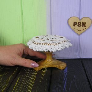 Робота Маленький стіл для ляльок із дерева іграшковий ручної роботи