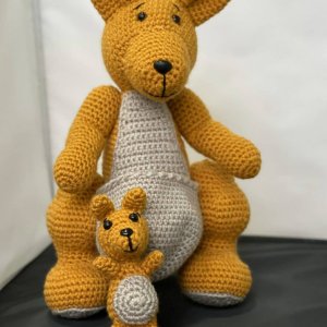 Робота Кенгуру в'язаний.