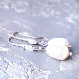Работа Серьги с крупными натуральными жемчужинами и кристаллами