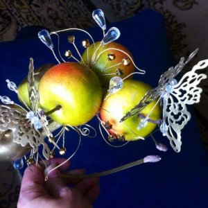 Робота Прикраса на голову "Ябочний врятував"