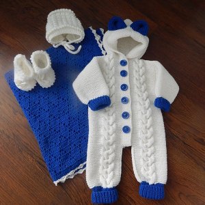 Работа Вязаный комплект (комбинезон и плед)