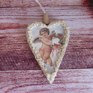 Работа Сердце подвеска из сосны