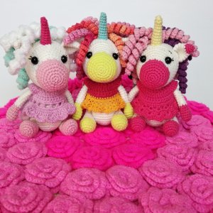 Робота Единорожки в'язані гачком