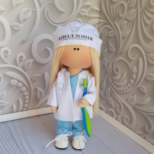Робота Текстильна лялька - лікар
