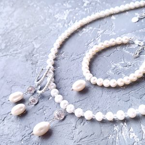 Работа Комплект из натурального жемчуга в серебре с кристаллами