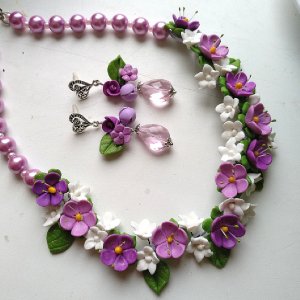 Робота Кольє і сережки з фіолетовими квітами