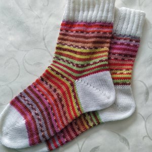 Робота Яскраві жіночі в'язані шкарпетки