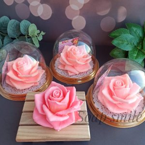 Работа Роза в куполе из мыла ручной работы