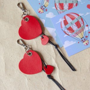 Работа Брелок сердечко красное