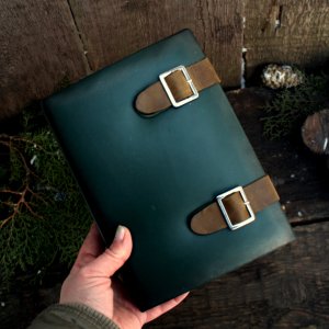 Работа Книга теней с двумя ремешками