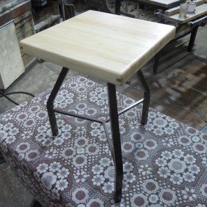 Робота Табурет трьох ногах