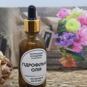 Робота Гідрофільна олія для очищення обличча.