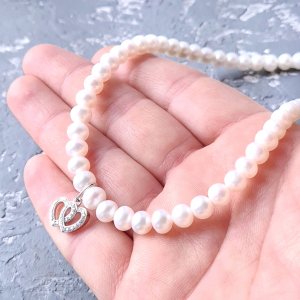 Работа Колье из натурального жемчуга в серебре с кристаллами 2 сердца