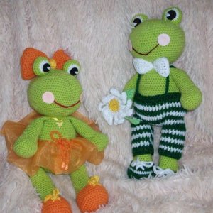 Работа в "связаны игрушки лягушки