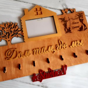 Работа Авторская Ключница "Дом там, где мы" 50х35 см на 7 крючков