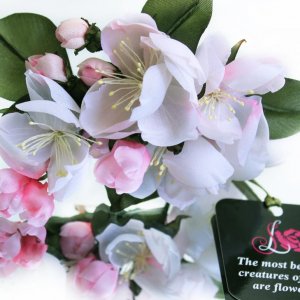 Робота Шовкова брошка "Яблуневий цвіт"