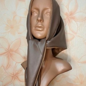 Робота Стильний шкіряний хустку / косинка