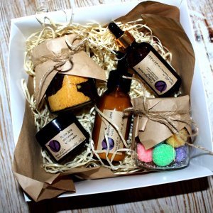 Работа Набор косметики ручной работы № 1