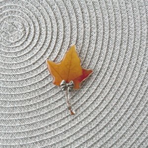 Робота Брошка ручної роботи Клен