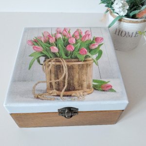 Работа Ящик с тюльпанами.